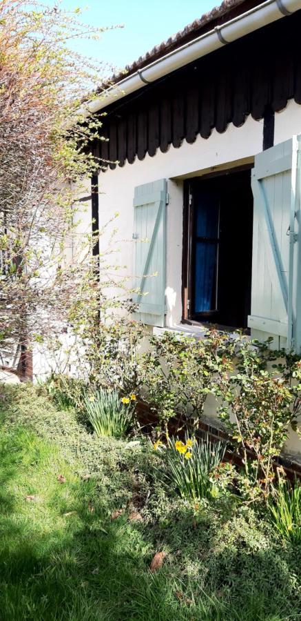 Chez Josie, Gîte et jardin privé, indépendant, calme, parking gratuit, Francheville  Esterno foto