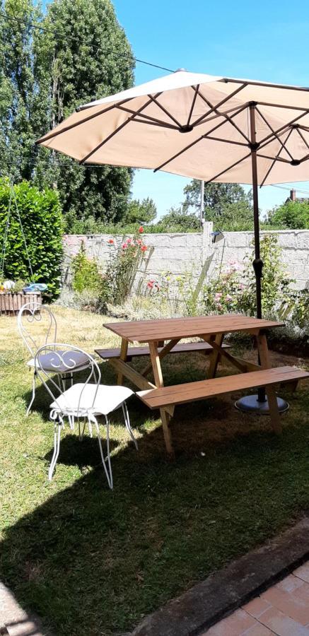 Chez Josie, Gîte et jardin privé, indépendant, calme, parking gratuit, Francheville  Esterno foto