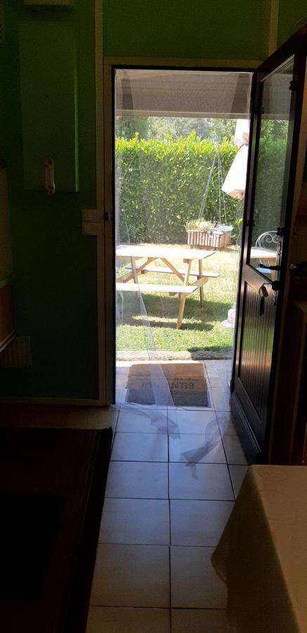 Chez Josie, Gîte et jardin privé, indépendant, calme, parking gratuit, Francheville  Esterno foto